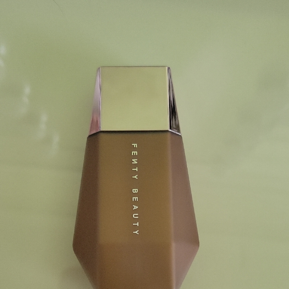 Fenty Beauty Eaze Drop'LIT